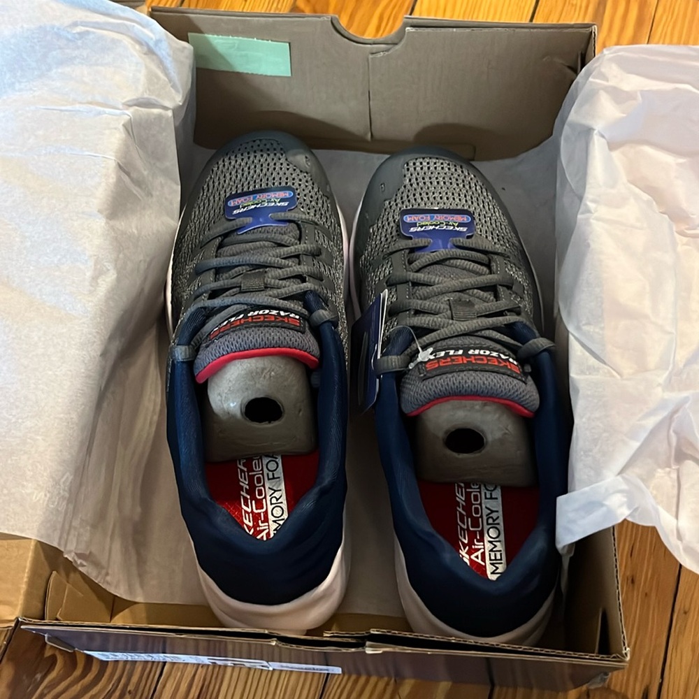 New Sketchers air cooled memory form sneakers. Size 5 1/2 kids.